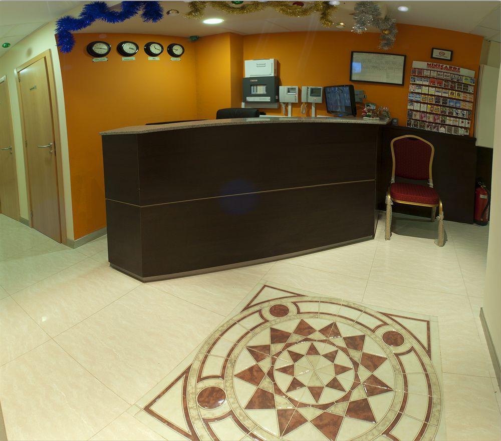 Hostal Las Flores Ramblas Барселона Екстериор снимка