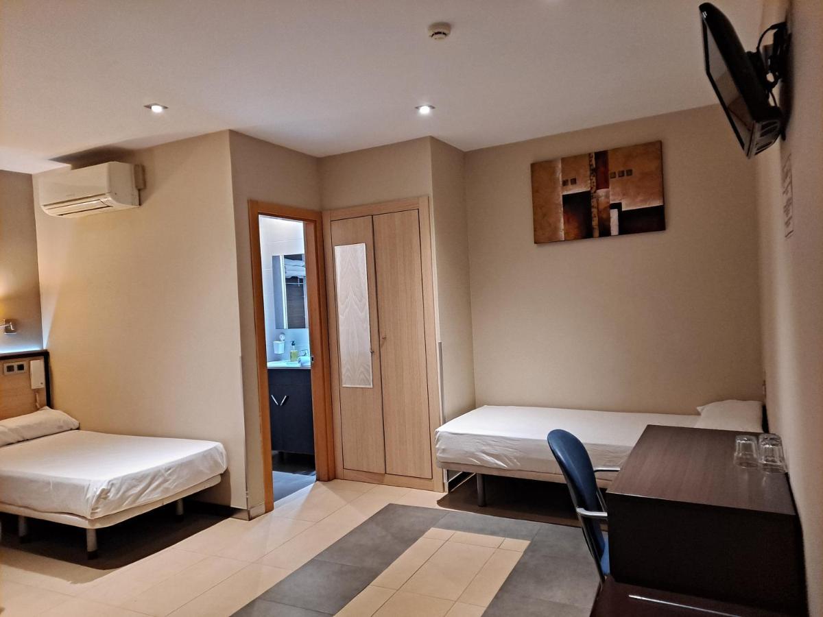 Hostal Las Flores Ramblas Барселона Екстериор снимка